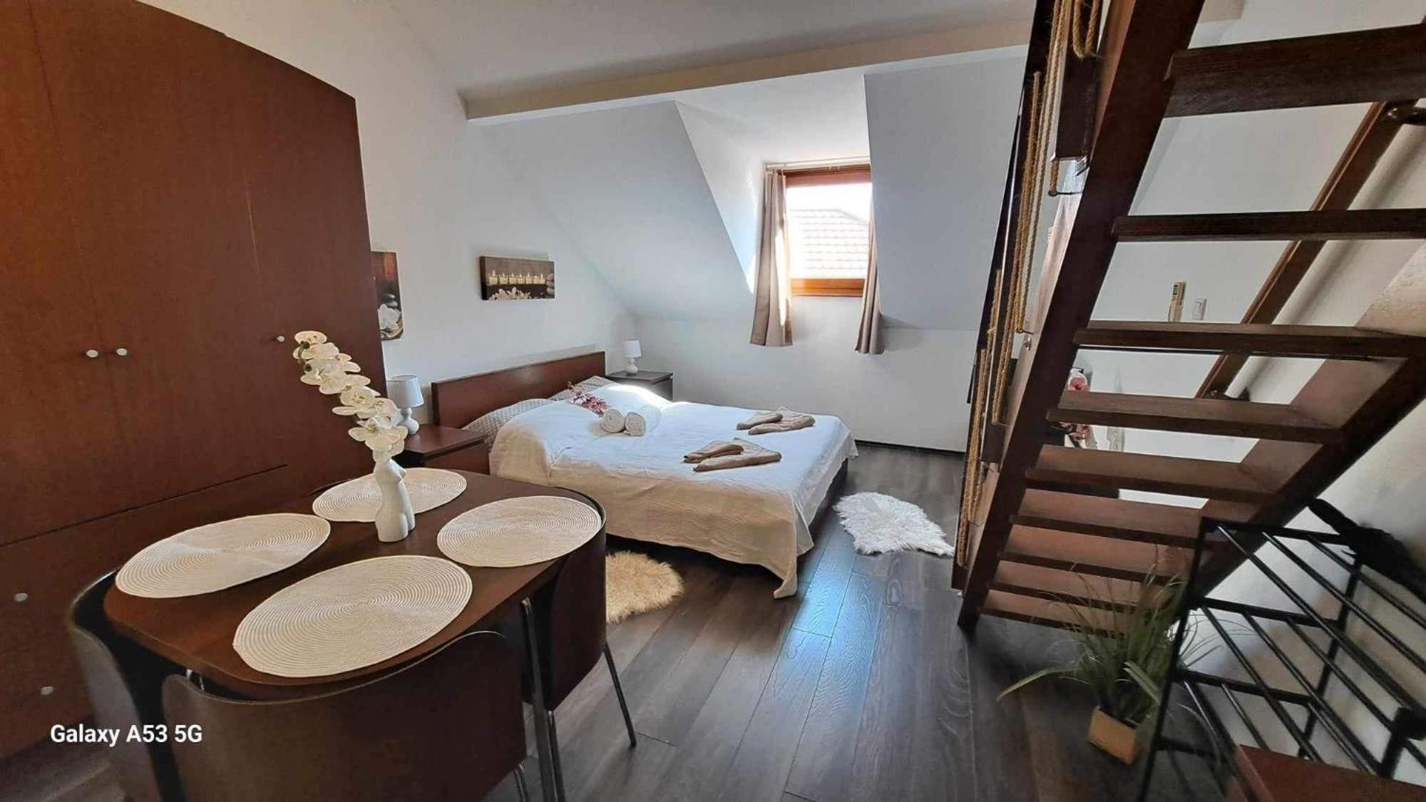 Viktoria Apartman Jula Exterior foto